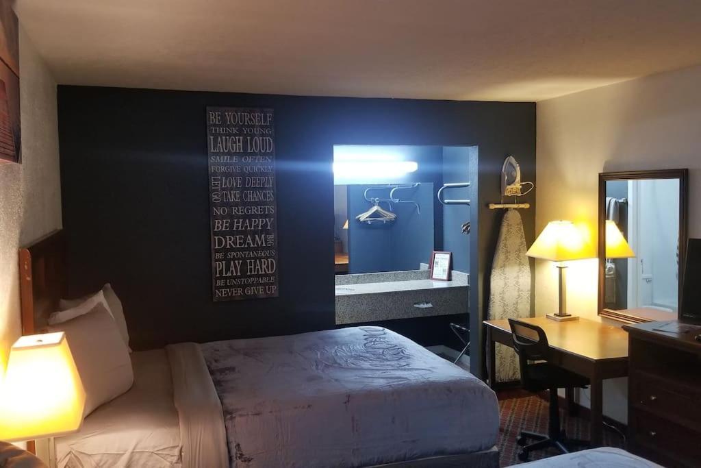 2 Queen Beds 237 Apartment *