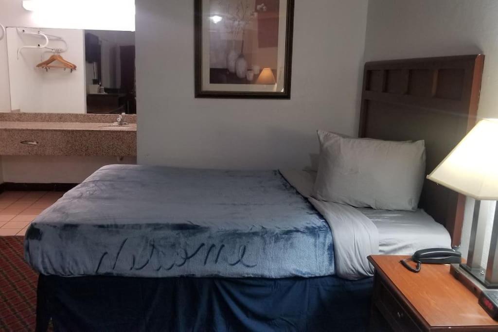 Apartment 2 Queen Beds 237 *