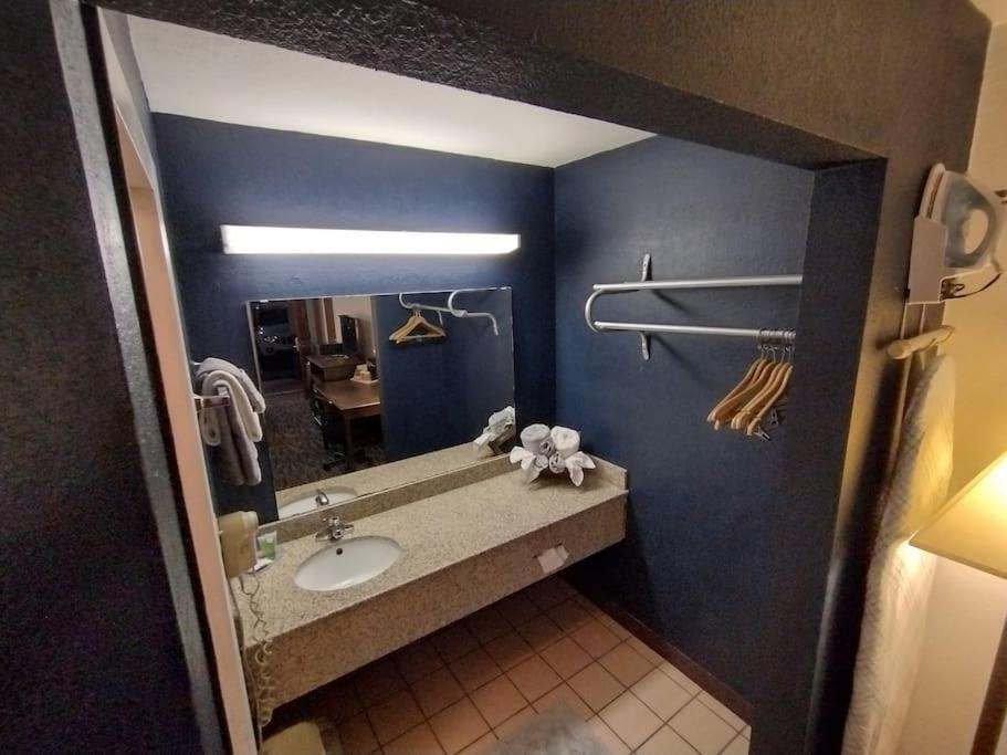 2 Queen Beds 237 * Stillwater